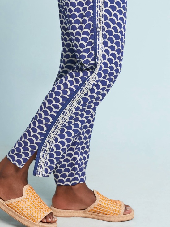 Anthropologie Pants - Anthropologie Beaded Scallop Print Cropped Jogger Pants Blue/White Size S